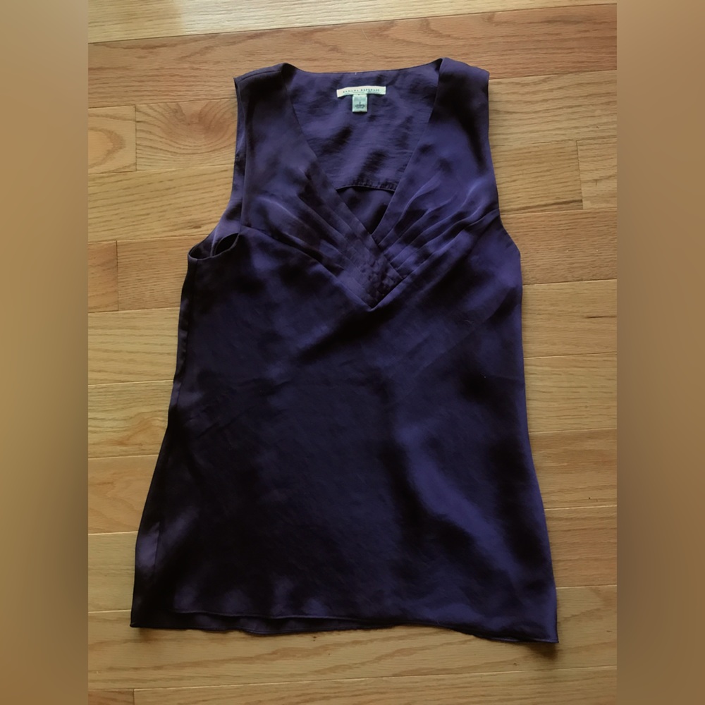 Purple satin top Banana Republic v-neck sz 2 small